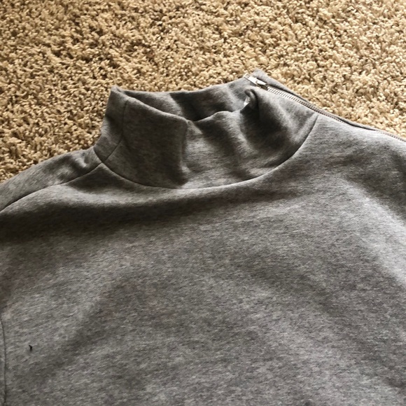 Grey top - Picture 2 of 3